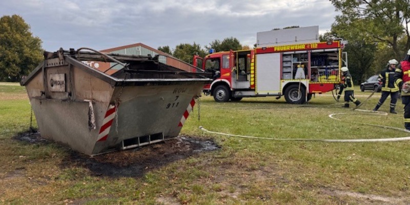 FW-ROW: Containerbrand an der Schule in Tarmstedt - Foto: presseportal.de