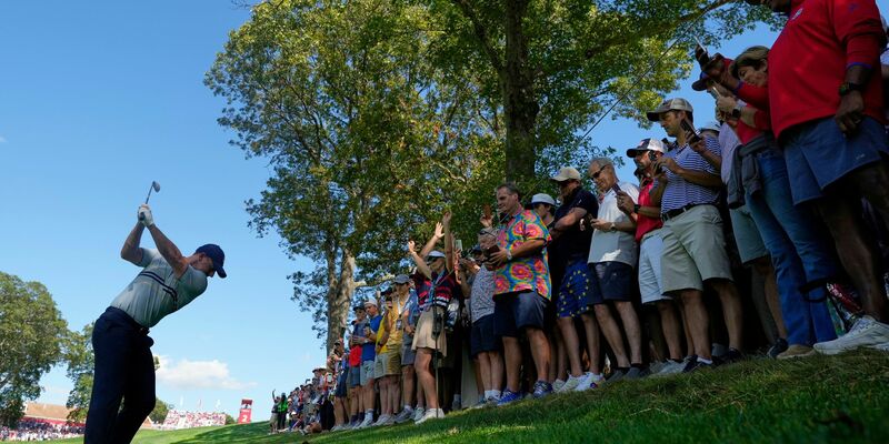 Bryson DeChambeau kam nach einem Fünf-Punkte-Rückstand noch zurück und holte ein Unentschieden. - Foto: Robert Bukaty/AP/dpa