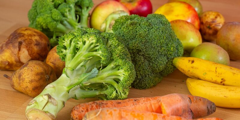 Noch immer landen in Deutschland viel zu viele Lebensmittel im Hausmüll. (Symbolbild) - Foto: Fernando Gutierrez-Juarez/dpa