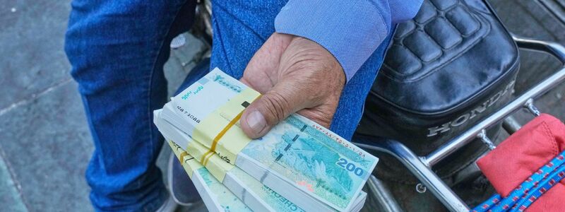In den vergangenen zehn Jahren hat der Rial 97 Prozent seines Wertes gegenüber dem Euro eingebüßt. (Archivbild) - Foto: Vahid Salemi/AP/dpa