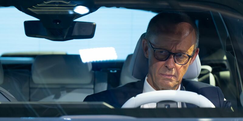 Merz lädt die Branche zum Autogipfel ein. (Archivbild) - Foto: Sven Hoppe/dpa