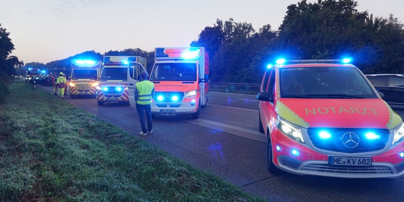 FW Ratingen: Verkehrsunfall - BAB3 - 7 verletzte Personen - Foto: presseportal.de