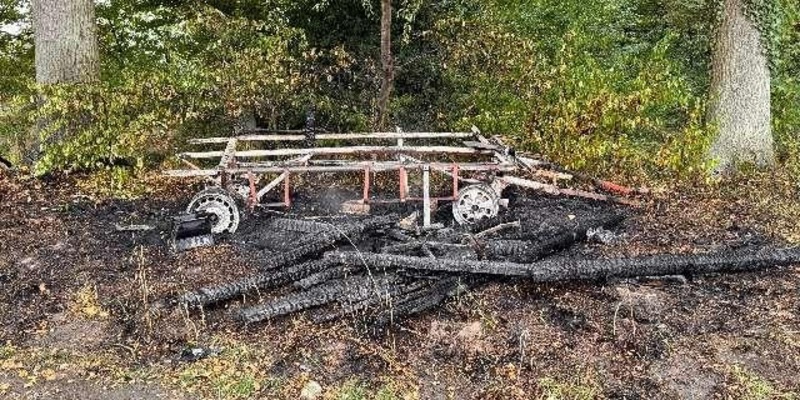 POL-OS: Glandorf: Hochsitz bei Brand vollständig zerstört - Polizei bittet um Hinweise - Foto: presseportal.de
