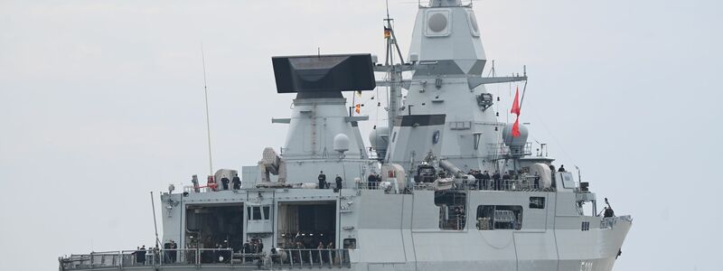 Die Fregatte «Hamburg» ist im Rahmen einer Nato-Mission unterwegs. - Foto: Lars Penning/dpa