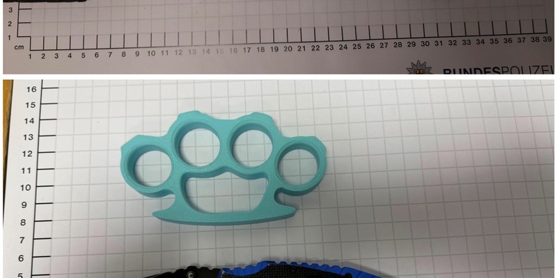 BPOL NRW: Bundespolizei findet verbotene und gefährliche Gegenstände bei einem 14- und einem 15-Jährigen - Foto: presseportal.de