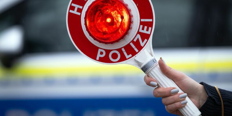 Jeder Zweite glaubt, beim zu schnell Fahren nicht erwischt zu werden (Symbolbild). - Foto: Soeren Stache/dpa