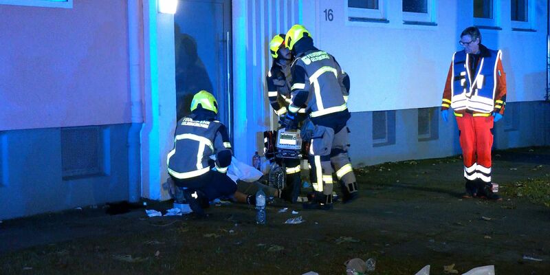 Bei einer heftigen Auseinandersetzung mit bis zu 30 Personen sind in Gelsenkirchen mindestens fünf Menschen schwer verletzt worden – vier von ihnen lebensgefährlich. - Foto: Justin Brosch/dpa