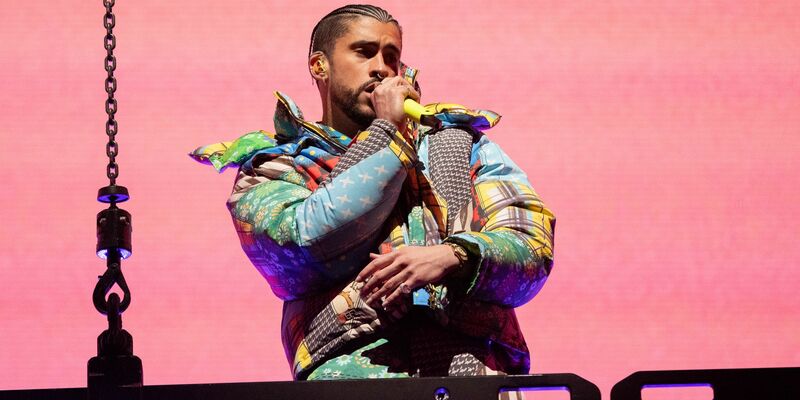 Bad Bunny wird der Star der Halbzeit-Show des Super Bowl am 8. Februar. (Archivbild) - Foto: Amy Harris/Invision/AP/dpa