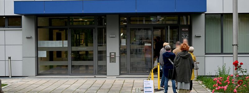 Die Verhandlung fand aus Platzgründen im Amtsgericht Laufen statt. - Foto: Felix Hörhager/dpa