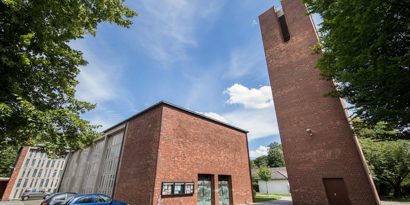 FW-E: Pfarrei St. Josef und Feuerwehr Essen prüfen gemeinsame Entwicklung des Standorts St. Franziskus in Essen-Bedingrade - Foto: presseportal.de