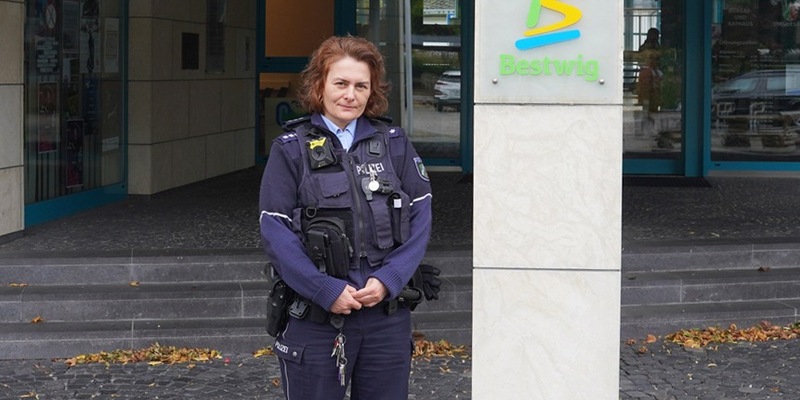 POL-HSK: Karola Hörhold ist neue Bezirksdienstbeamtin in der Gemeinde Bestwig. - Foto: presseportal.de