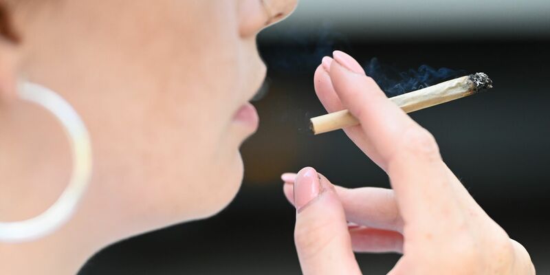 Cannabis-Legalisierung: Für eine Bilanz ist es immer noch zu früh. (Archivbild) - Foto: Michael Brandt/dpa