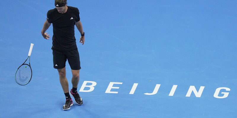 Alexander Zverev verliert erneut gegen Daniil Medwedew. - Foto: Andy Wong/AP/dpa