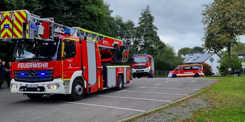 FW Wenden: Brand und mehrere Verletzte bei Grillunfall auf dem Schützenplatz in Hillmicke - Herbstübung der Jugendfeuerwehr - Foto: presseportal.de