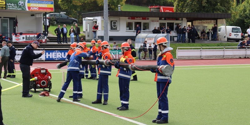 FW-OE: Jugendfeuerwehren beweisen Teamgeist bei landesweiter Leistungsspange in Lennestadt - Foto: presseportal.de