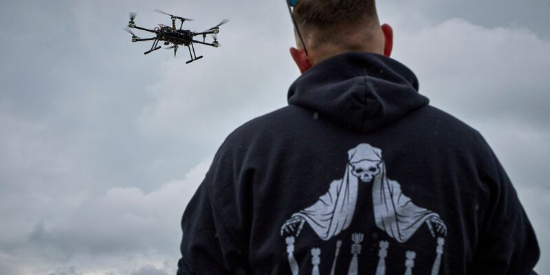 Ferngesteuerte Drohnen spielen in der Ukraine eine wichtige Rolle. (Archivbild) - Foto: Efrem Lukatsky/AP/dpa