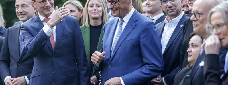 Bundeskanzler Friedrich Merz (CDU) hat die Wahlerfolge der CDU bei den Kommunalwahlen in NRW gelobt. - Foto: Oliver Berg/dpa
