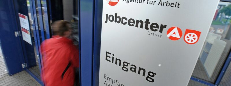 Beschäftigte von Jobcentern und anderen Behörden mit Kundenkontakt haben oft Sorge vor Übergriffen. (Archivfoto) - Foto: picture alliance / dpa