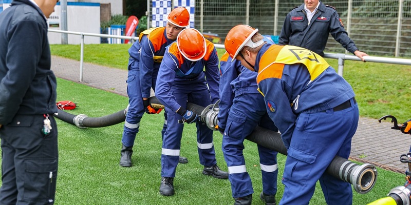 FW-W: Jugendfeuerwehrleute zeigen in Wuppertal ihr Können - Foto: presseportal.de