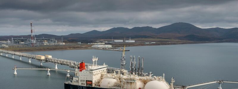 Unternehmen aus der EU importieren noch immer russisches LNG im Milliardenwert. (Archivbild) - Foto: Uncredited/AP/dpa