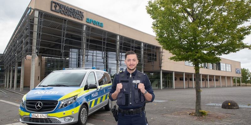 POL-LIP: Lemgo. Halil Celik ist neuer Bezirksdienstbeamter für Lemgoer Südwesten. - Foto: presseportal.de