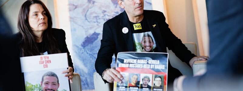 Die Eltern von Itay Chen sehen Chancen für Kanzler Merz, Einfluss auf die Türkei und damit indirekt auf die Hamas zu nehmen. - Foto: Carsten Koall/dpa