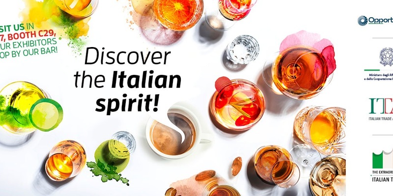 Gemeinschaftsstand der Italian Trade Agency auf dem Bar Convent Berlin 2025: 21 Aussteller aus 11 italienischen Regionen laden zu spannenden Tastings mit Experte Peter Douglas ein - Foto: presseportal.de