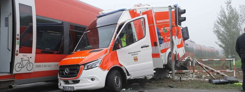 Die Patientin im Rettungswagen starb. - Foto: TV7News/dpa