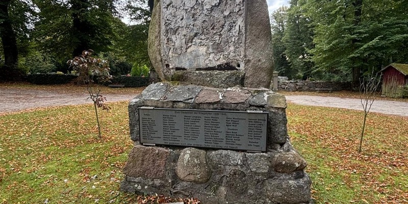 POL-HRO: Gedenktafel auf Vellahner Friedhof beschädigt - Foto: presseportal.de