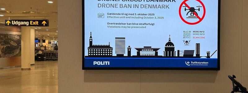 Info am Flughafen in Kopenhagen: In Dänemark sind Drohnenflüge wegen der Gipfel bis zum 3. Oktober verboten. - Foto: Ansgar Haase/dpa