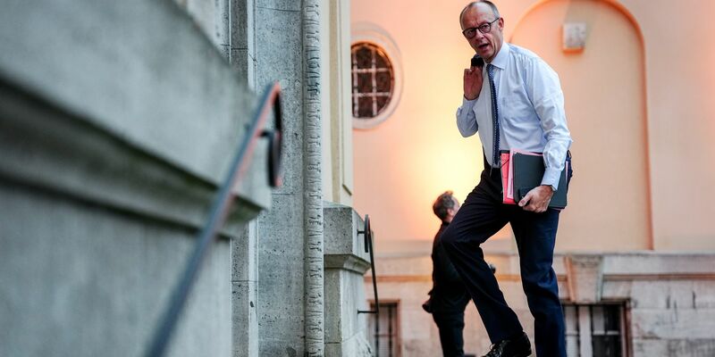 Merz, Vizekanzler Klingbeil und Innenminister Dobrindt traten gemeinsam vor die Presse. - Foto: Kay Nietfeld/dpa