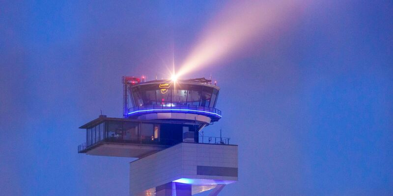 Die Maschine landete etwa eine halbe Stunde nach dem Start wieder in Frankfurt. (Archivfoto) - Foto: Andreas Arnold/dpa