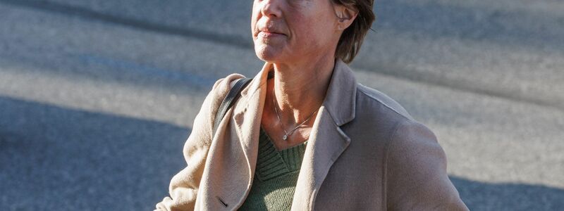Fünf Verhandlungstage lang hat Christina Blocks Ex-Mann Stephan Hensel (in der Bildmitte) im Prozess um die Entführung der Kinder ausgesagt. - Foto: Markus Scholz/dpa
