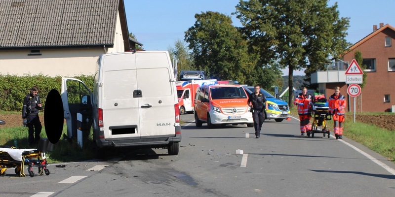 POL-MI: Zwei Fahrzeuge kollidieren im Kreuzungsbereich - ein Schwerverletzter - Foto: presseportal.de