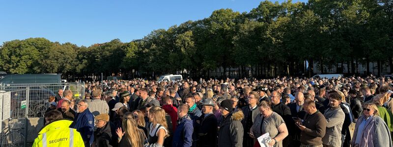 Die Wiesn war stundenlang gesperrt. - Foto: Christof Rührmair/dpa