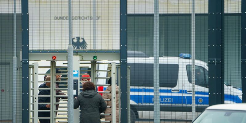 Alle drei mutmaßlichen Hamas-Mitglieder sind inzwischen in Untersuchungshaft. - Foto: Andreas Arnold/dpa