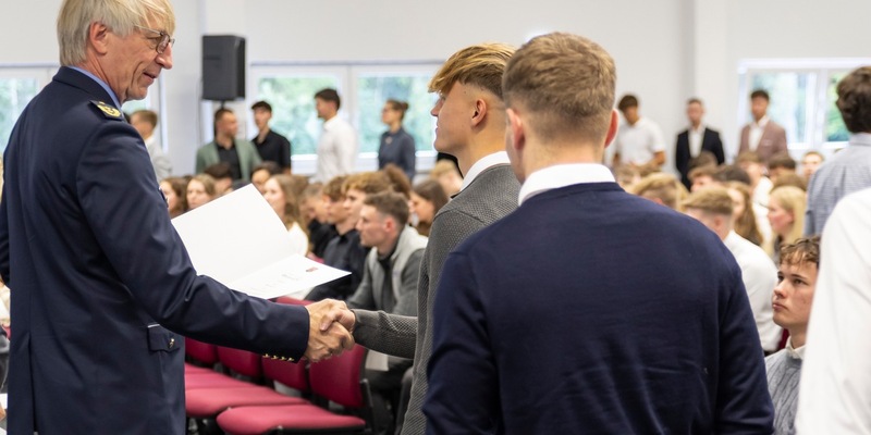 HDP-RP: Die Hochschule der Polizei begrüßt 261 neue Polizeikommissaranwärterinnen und -anwärter - Foto: presseportal.de