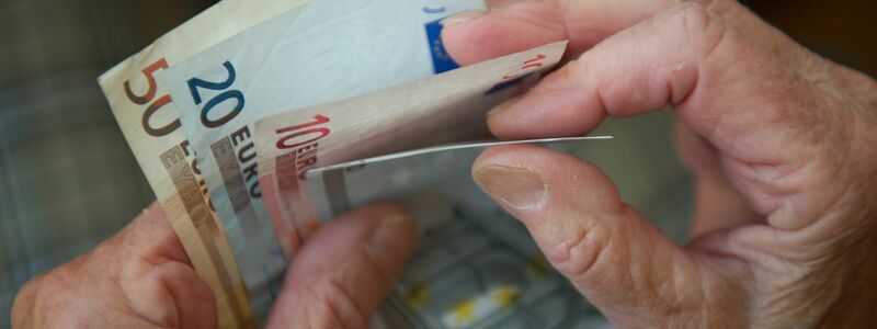 Manche Rentner kommen kaum über die Runden, andere haben relativ hohe Einkommen. (Symbolbild) - Foto: Marijan Murat/dpa/dpa-tmn