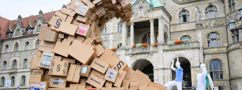 Viele Branchen klagen über bürokratischen Aufwand. (Archivbild) - Foto: Julian Stratenschulte/dpa