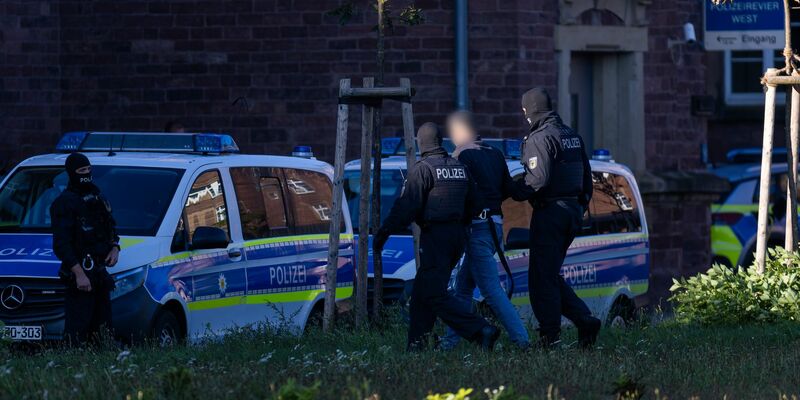 Die Männer wurden zur Haftvorführung nach Karlsruhe gebracht.  - Foto: Philipp von Ditfurth/dpa