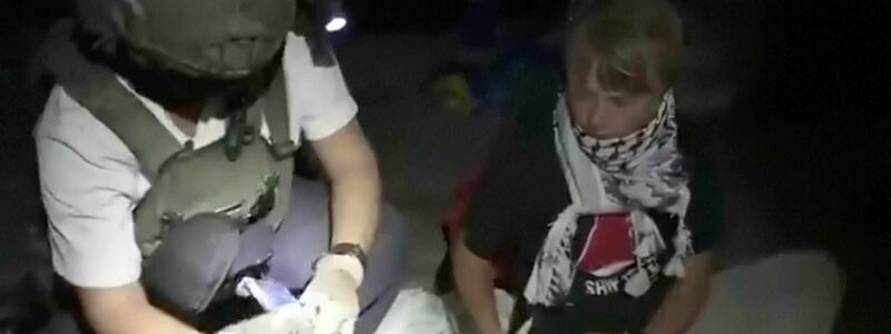 Die schwedische Aktivistin Greta Thunberg war eine der ersten Teilnehmerinne der Global Sumud Flotilla, die von israelischen Soldaten auf See festgenommen wurde.  - Foto: Uncredited/Israeli Foreign Ministry/AP/dpa