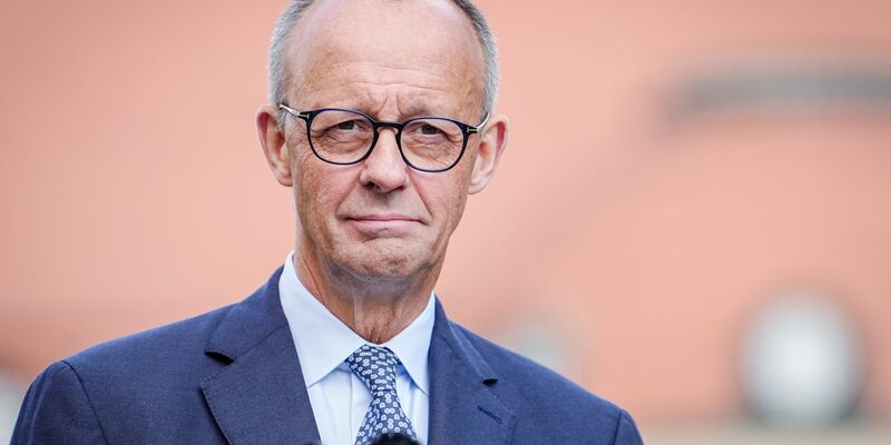 Kanzler Merz lädt zu einem Autogipfel. - Foto: Kay Nietfeld/dpa