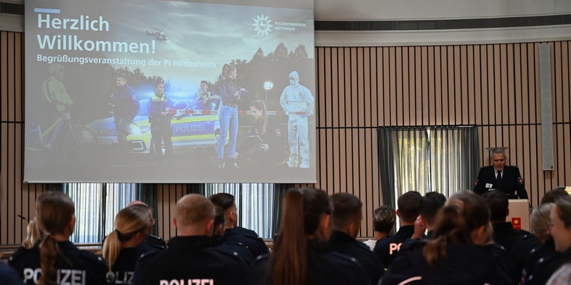 POL-HI: Begrüßung von 57 neuen Mitarbeitenden bei der Hildesheimer Polizei - Foto: presseportal.de