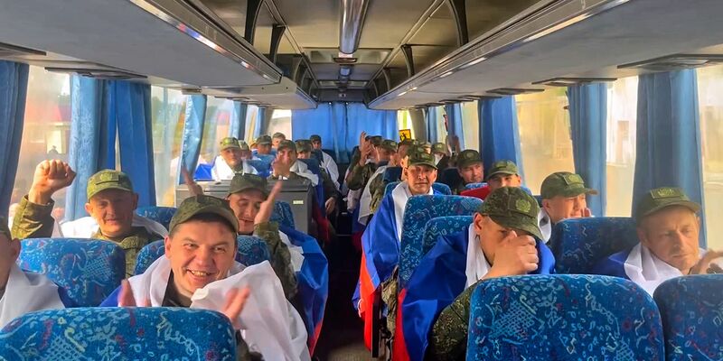 Schon im Juni hatten Russland und die Ukraine Kriegsgefangene ausgetauscht. (Archivbild) - Foto: Uncredited/Russian Defense Ministry Press S/dpa