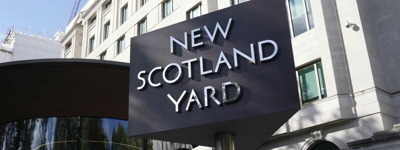 Die Polizei in Großbritannien spricht im Fall des Angriffs vor einer Synagoge in Manchester von einer Terrortat. (Symbolbild) - Foto: Kin Cheung/AP/dpa