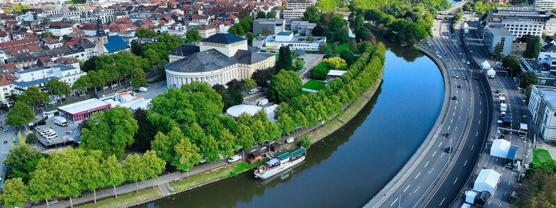 In Saarbrücken laufen seit Tagen die Vorbereitungen für die Feier am Tag der Deutschen Einheit. (Archivbild) - Foto: Laszlo Pinter/dpa