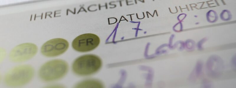 Termine bei Fachärzten bekommen viele Kassenpatienten erst nach Wochen. (Archivbild)  - Foto: Karl-Josef Hildenbrand/dpa