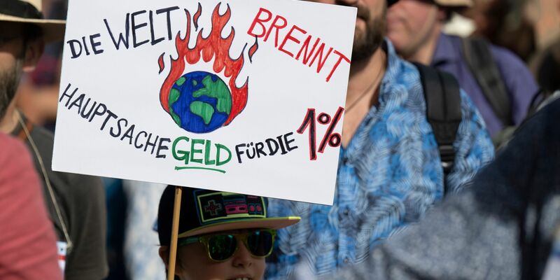 Die Unterstützung für Bewegungen für «Fridays for Future» ist einer Umfrage zufolge leicht gesunken. (Archivbild) - Foto: Boris Roessler/dpa