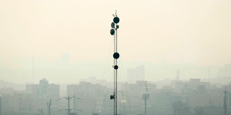 Irans Präsident Peseschkian bezeichnet die Verlegung der Hauptstadt Teheran als „strategische Notwendigkeit“ und fordert eine rasche Verlegung. (Archivbild) - Foto: Vahid Salemi/AP/dpa