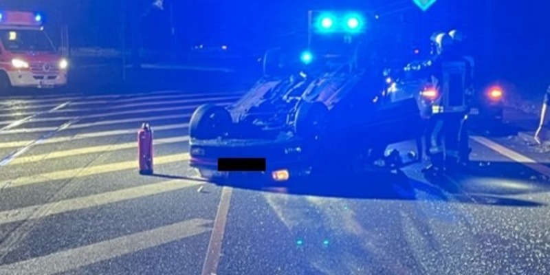POL-BO: Verkehrsunfall in Bochum-Harpen - Fahrzeug überschlägt sich - Foto: presseportal.de